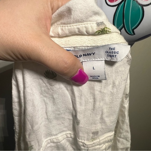 Old Navy White Green Cactus Print Button Down Shirt - Picture 5 of 5